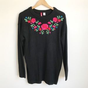H&M Divided Embroidered Oversized Knit Sweater